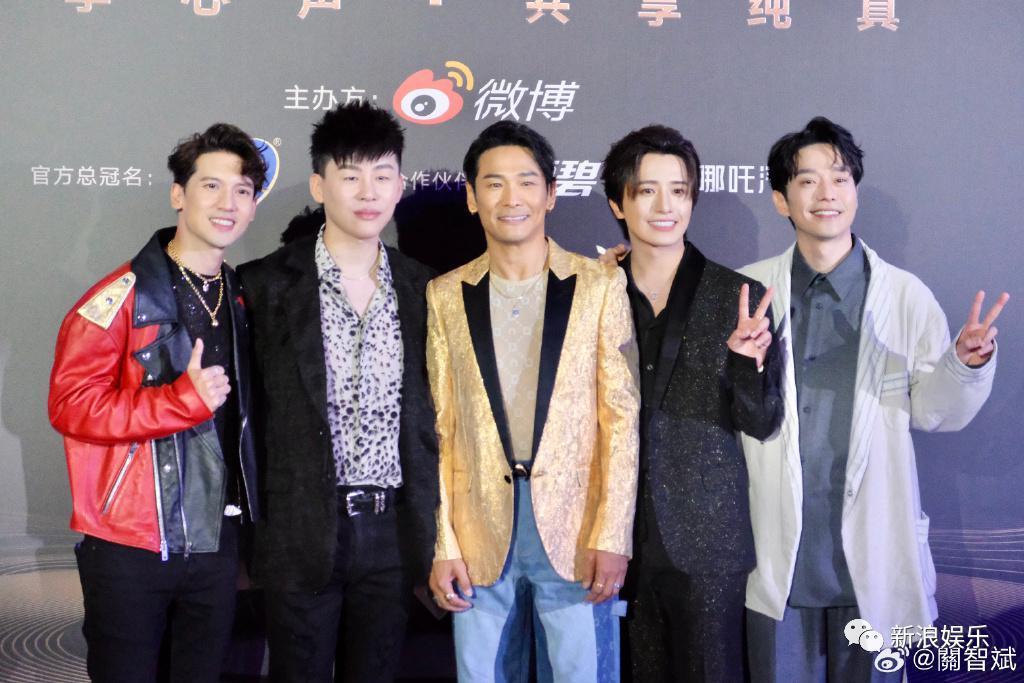 红毯背后，比台前更有戏