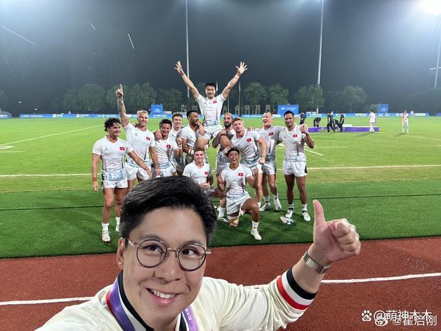 萌娃赞郭晶晶“太厉害”，让霍启刚一脸惊慌，暴露家庭地位