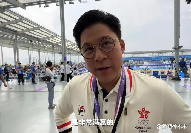 萌娃赞郭晶晶“太厉害”，让霍启刚一脸惊慌，暴露家庭地位