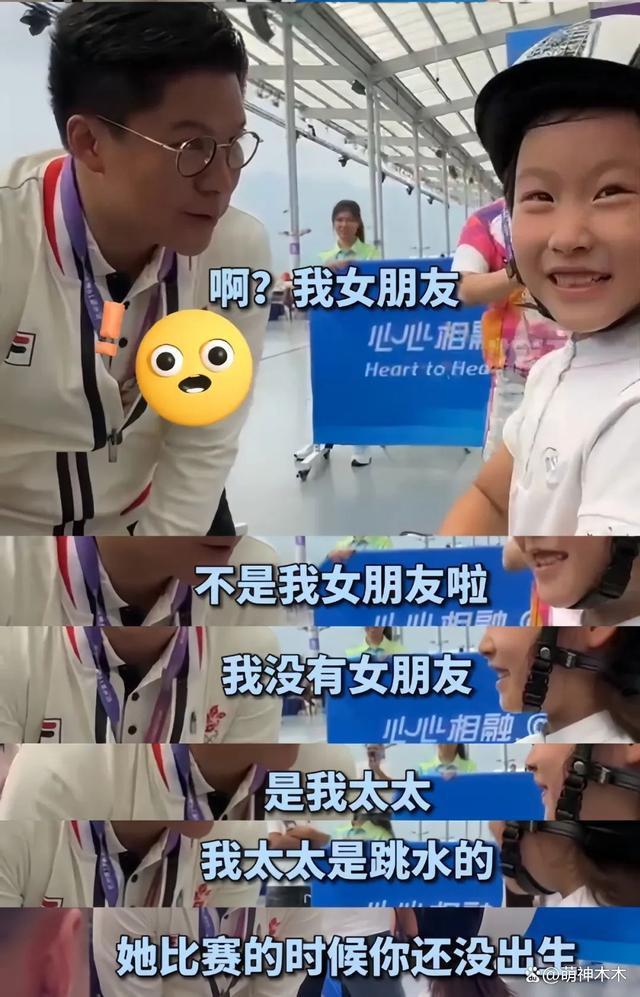 萌娃赞郭晶晶“太厉害”，让霍启刚一脸惊慌，暴露家庭地位