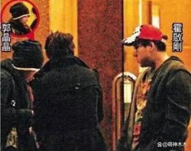 萌娃赞郭晶晶“太厉害”，让霍启刚一脸惊慌，暴露家庭地位