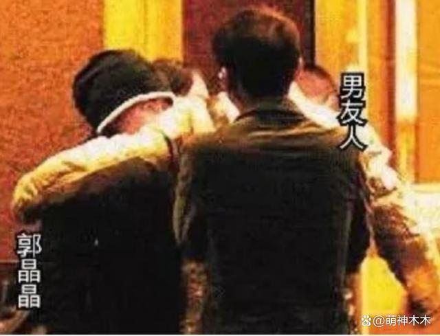 萌娃赞郭晶晶“太厉害”，让霍启刚一脸惊慌，暴露家庭地位