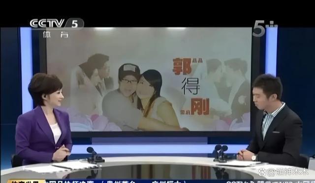 萌娃赞郭晶晶“太厉害”，让霍启刚一脸惊慌，暴露家庭地位