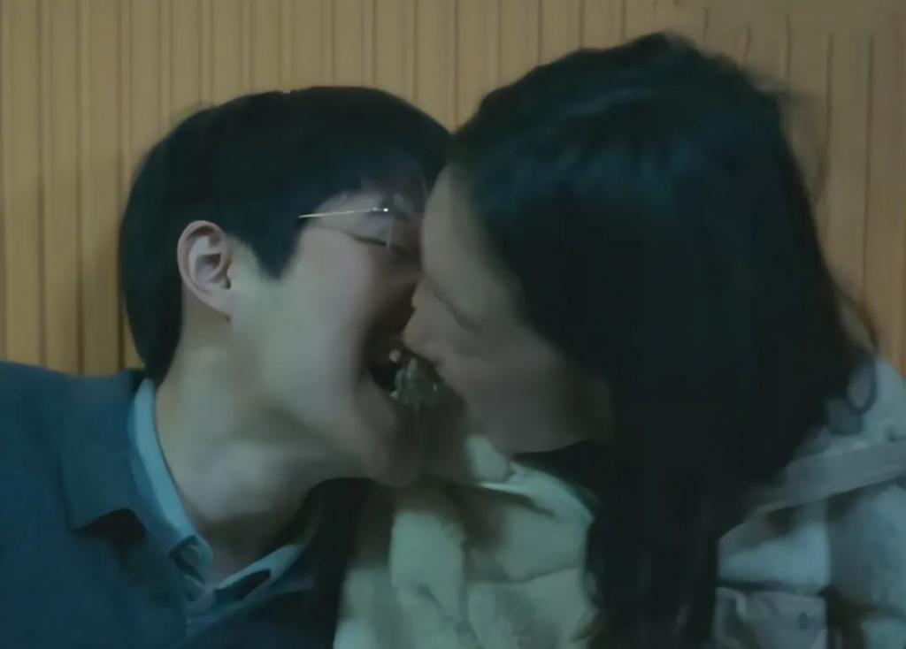 《坚如磐石》首波口碑出炉！现场观众打分和评价都一针见血