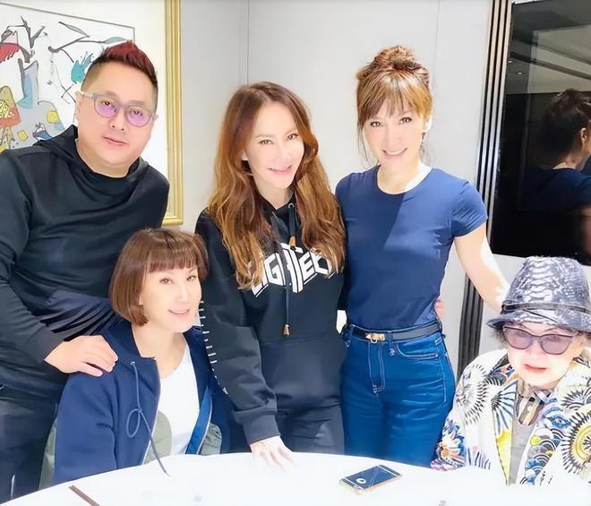 李玟二姐中秋节发文追忆李玟：这个中秋没有妹妹，月圆变得不圆了