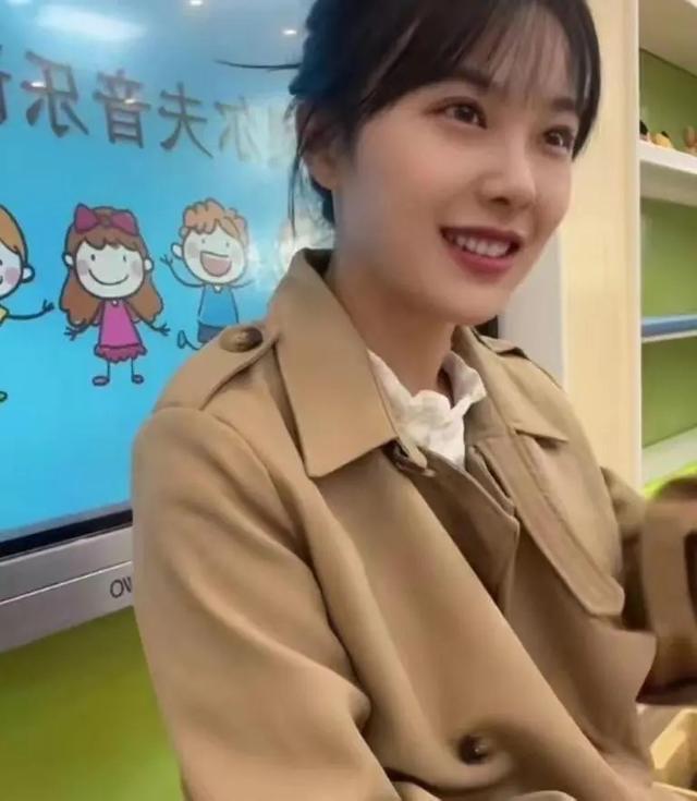 “挖呀挖”黄老师直播带货，网红变现尽头是带货？
