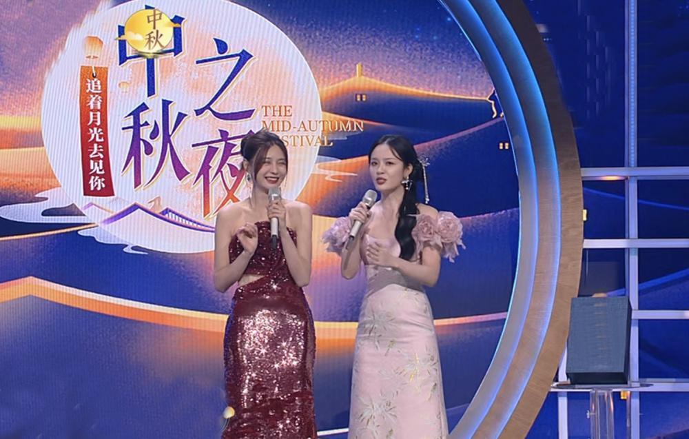 湖南台中秋晚会状况不断：黄绮珊走音，张含韵掉枪，节目单临时换顺序上热搜