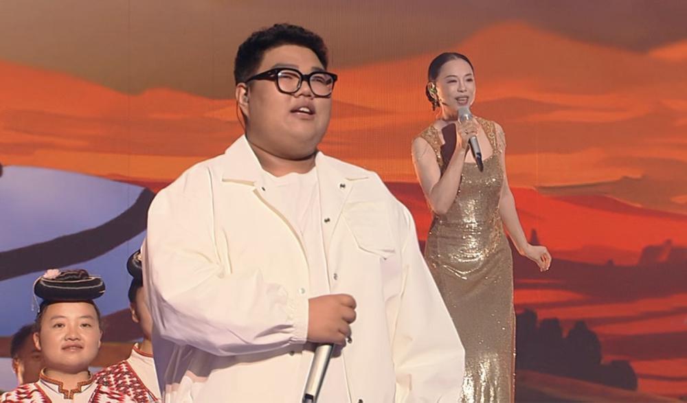 湖南台中秋晚会状况不断：黄绮珊走音，张含韵掉枪，节目单临时换顺序上热搜