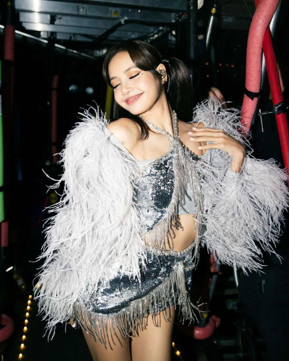 Lisa疯马秀首演够疯，LVMH老板和三公子都去了