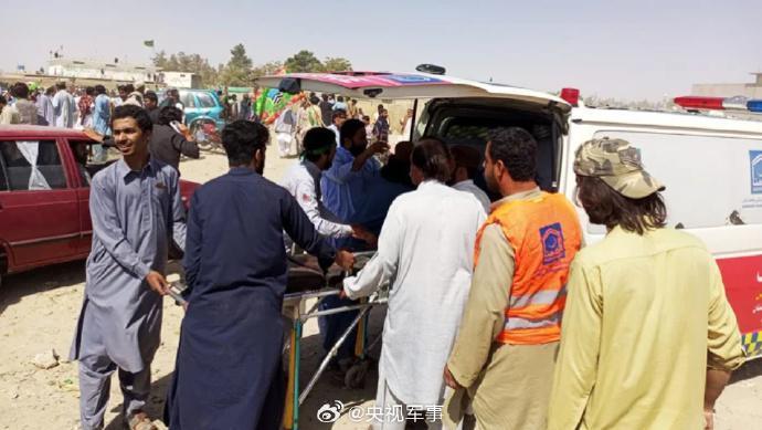 这国一天两起自杀式炸弹袭击！一市场内有52人死亡