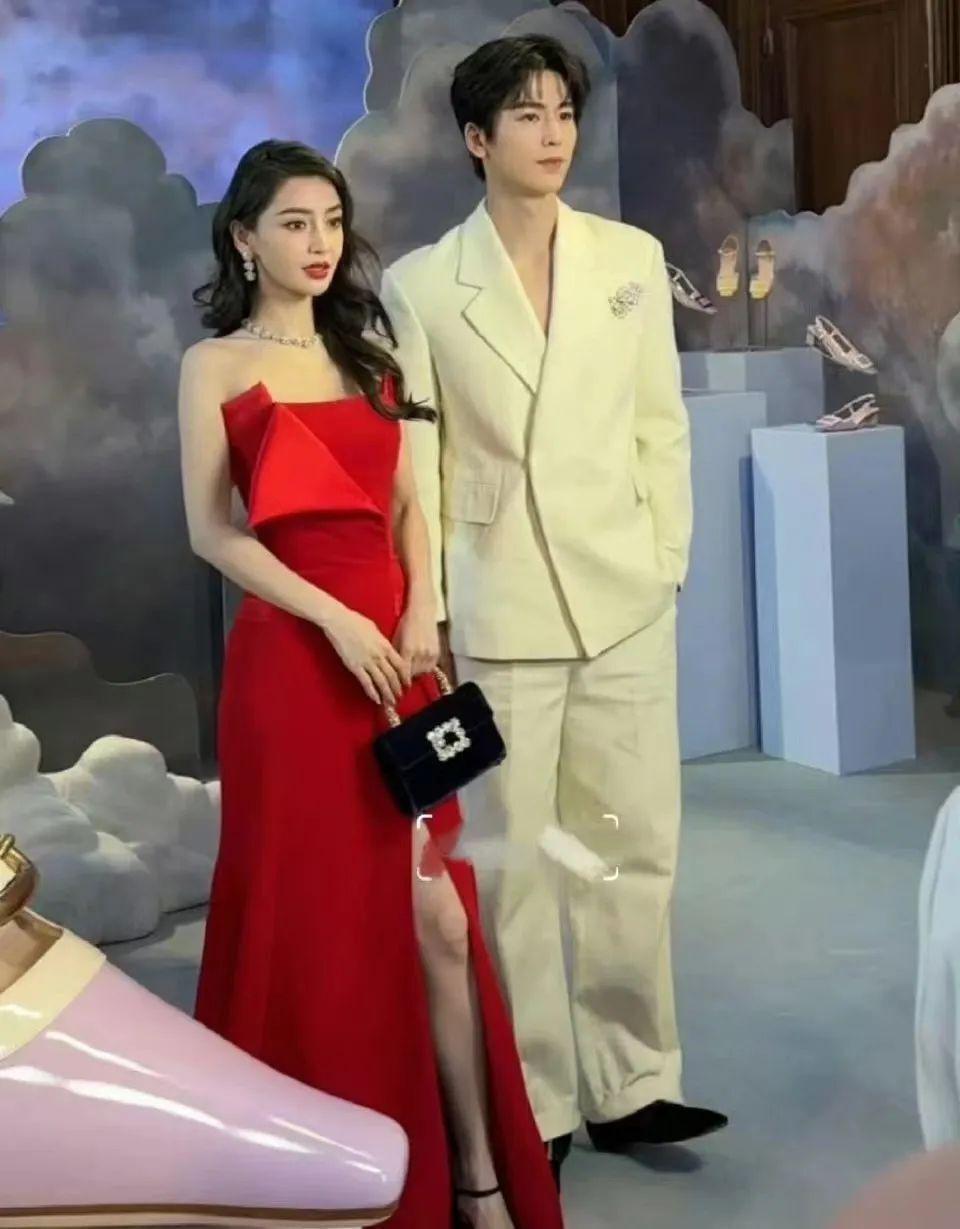 太尴尬!Baby出征巴黎时装周却没外媒关注,待遇还不如95花