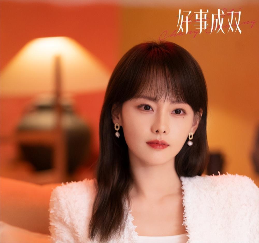 张嘉倪评论区沦陷!看疯马秀被官方认领,本人偷偷删评不敢回应