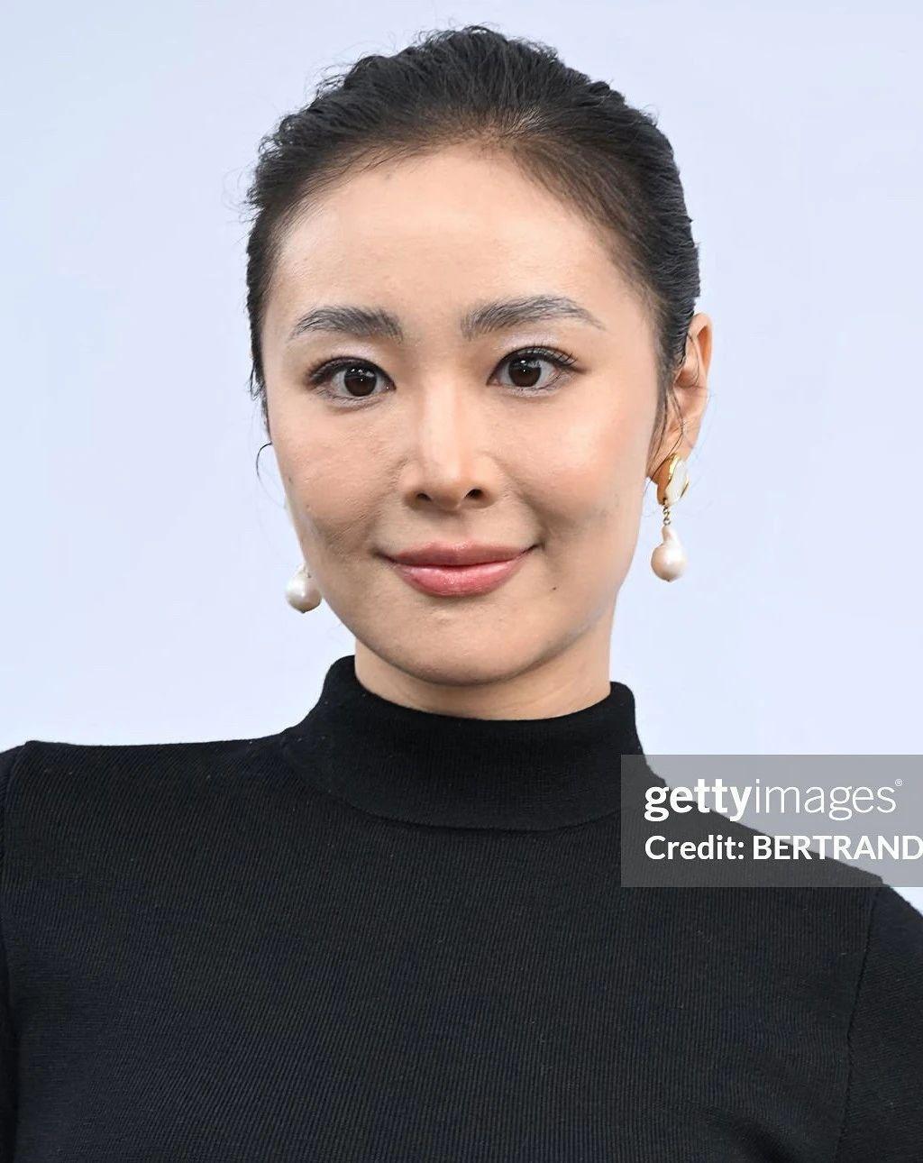 巴黎时装周明星生图:马思纯与精修图差别大,童瑶白鹿妆造拉胯