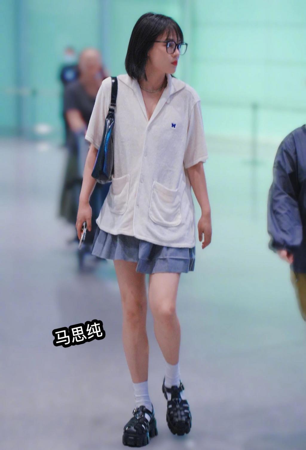 巴黎时装周明星生图:马思纯与精修图差别大,童瑶白鹿妆造拉胯