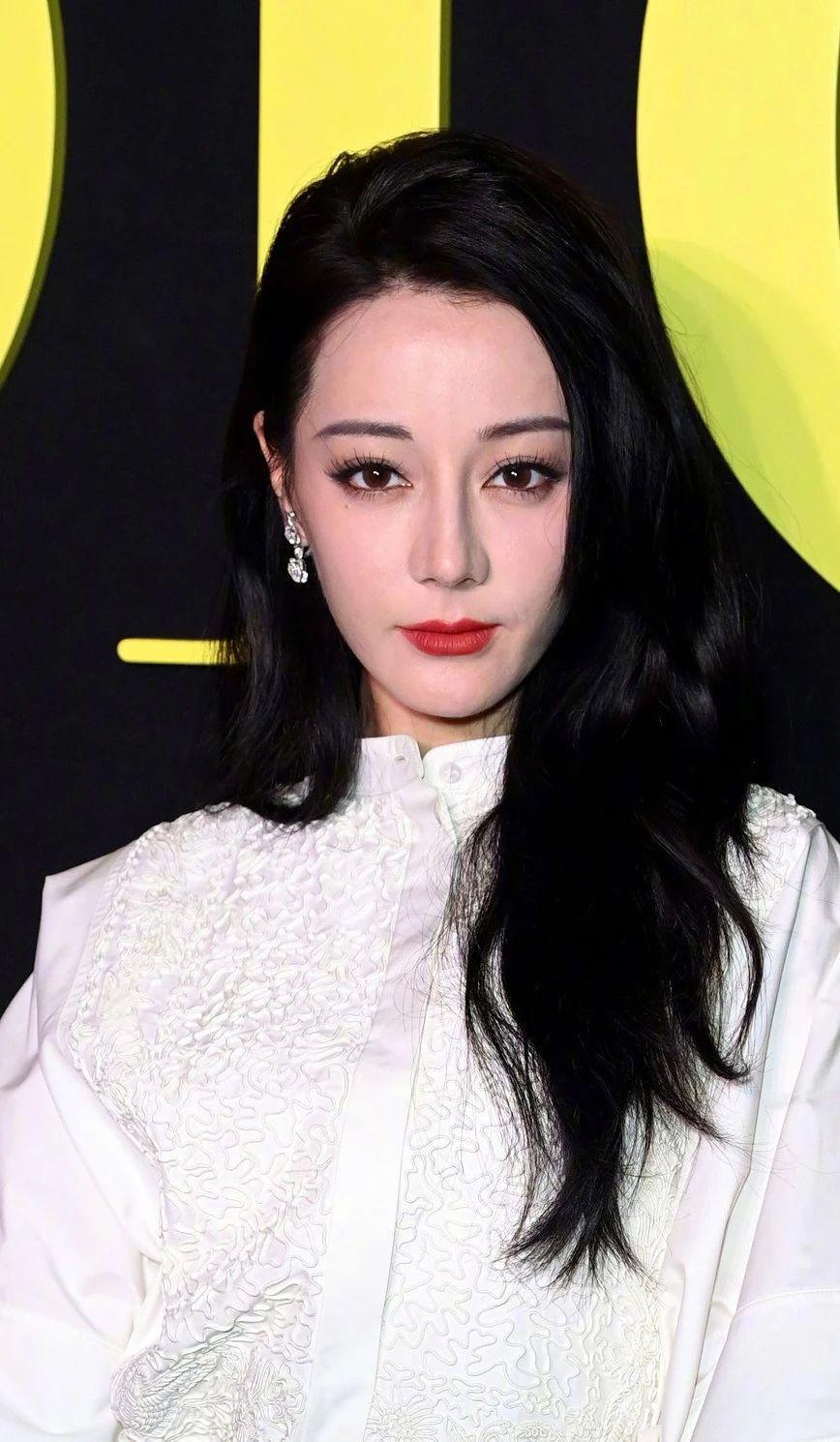 巴黎时装周明星生图:马思纯与精修图差别大,童瑶白鹿妆造拉胯