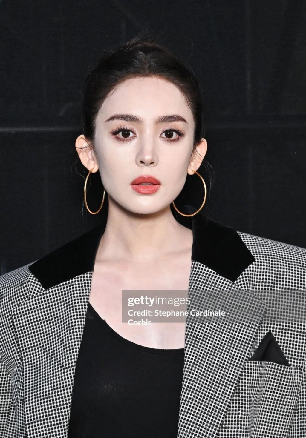 巴黎时装周明星生图:马思纯与精修图差别大,童瑶白鹿妆造拉胯