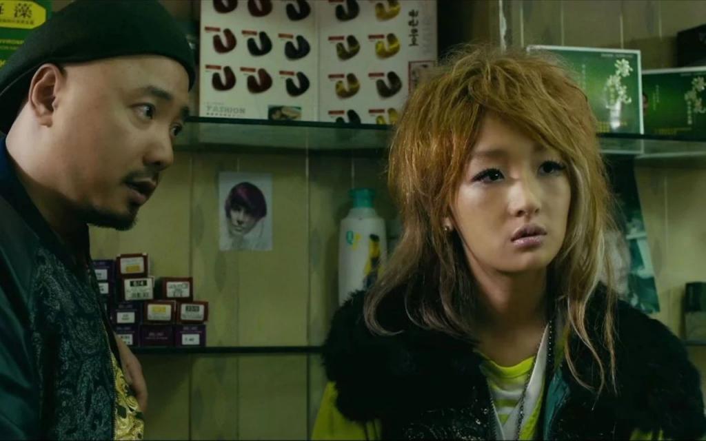 巴黎时装周明星生图:马思纯与精修图差别大,童瑶白鹿妆造拉胯