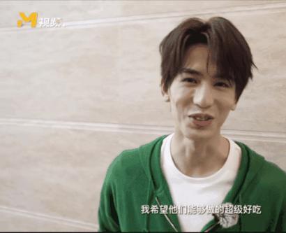 巴黎时装周明星生图:马思纯与精修图差别大,童瑶白鹿妆造拉胯