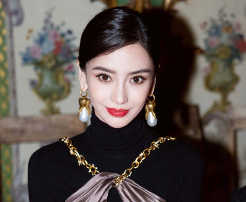 baby不顾争议观看疯马秀惹众怒