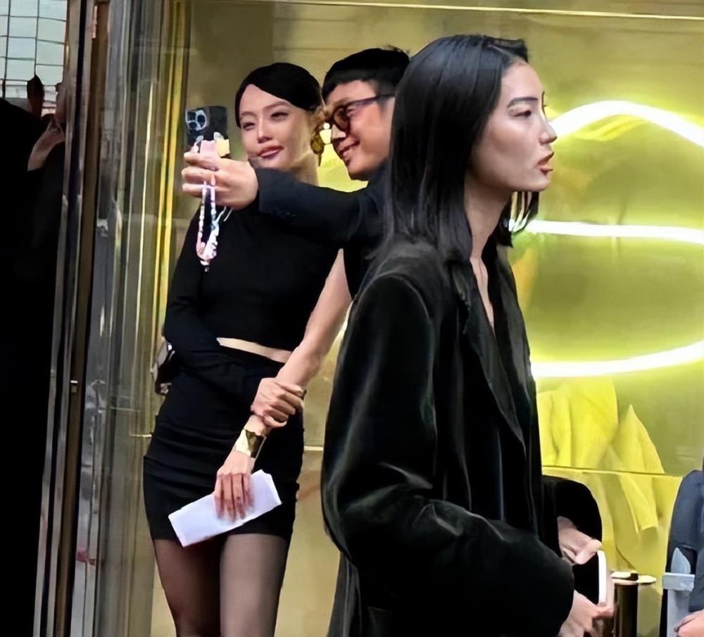 baby不顾争议观看疯马秀惹众怒