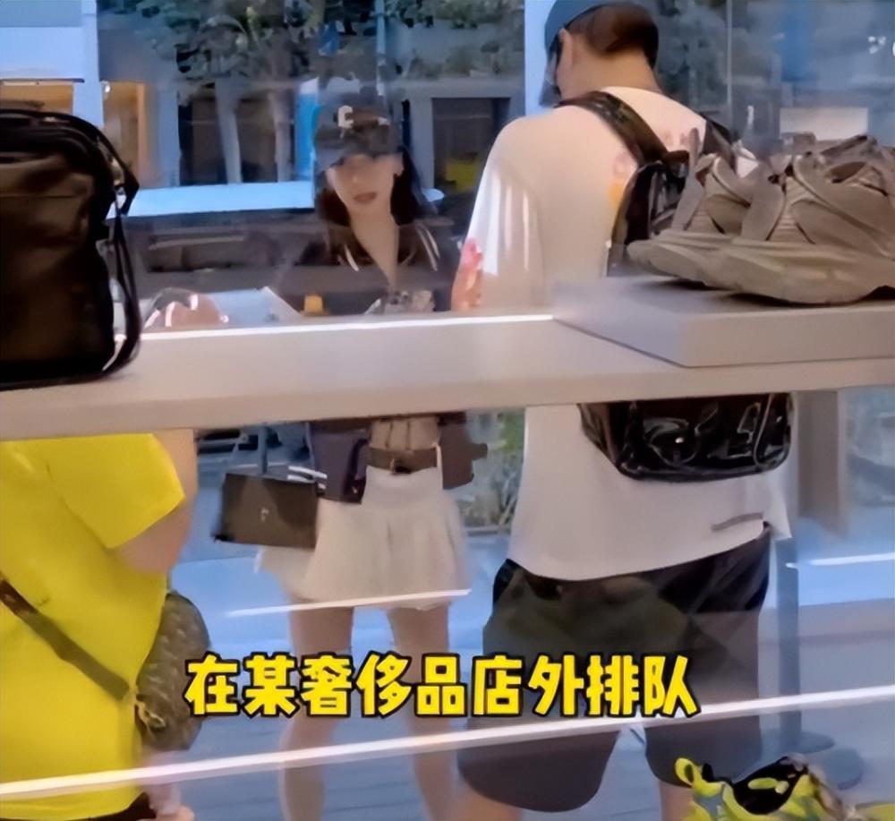 baby不顾争议观看疯马秀惹众怒