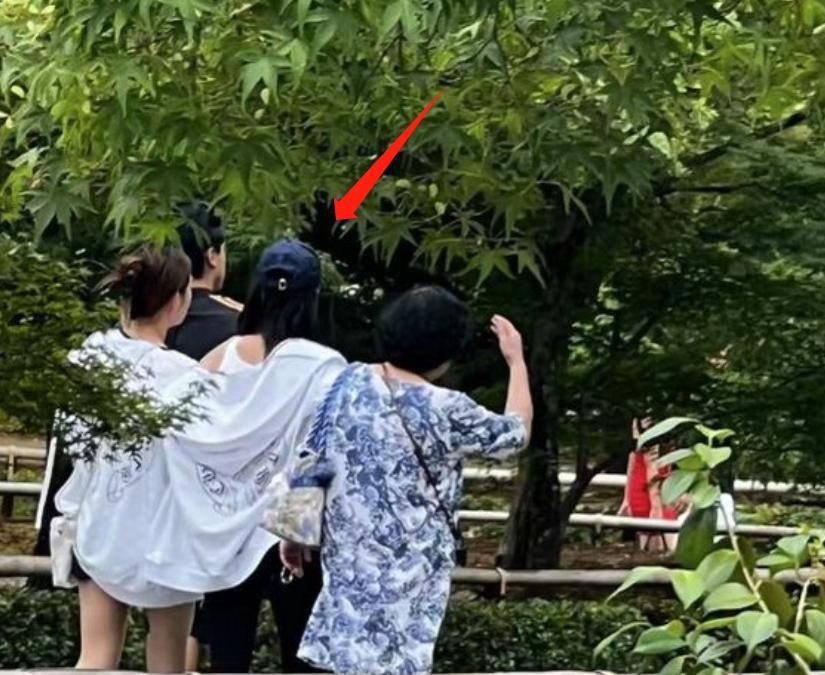 baby不顾争议观看疯马秀惹众怒