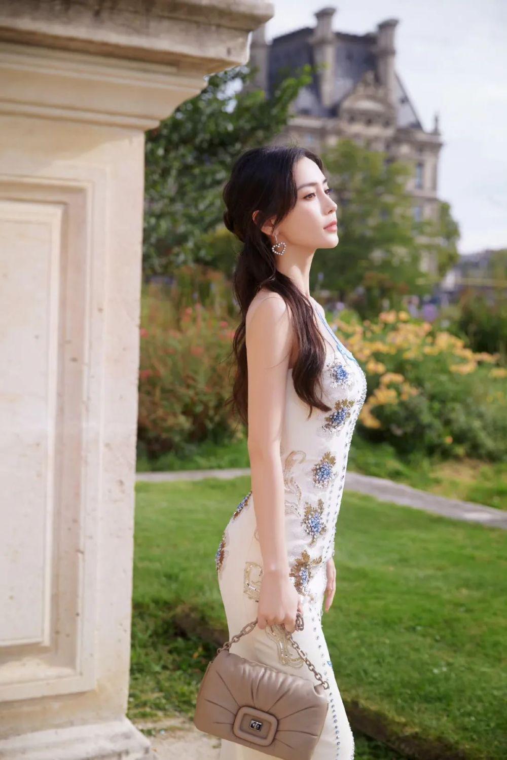 杨颖张嘉倪疯马秀风波升级！全网被骂评论区沦陷，徐娇发声抵制