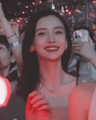 杨颖张嘉倪疯马秀风波升级！全网被骂评论区沦陷，徐娇发声抵制