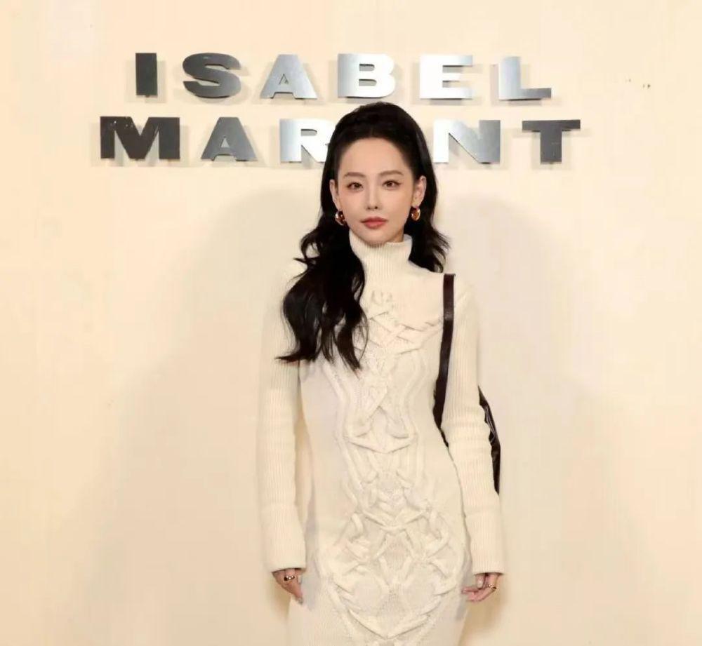 杨颖张嘉倪疯马秀风波升级！全网被骂评论区沦陷，徐娇发声抵制