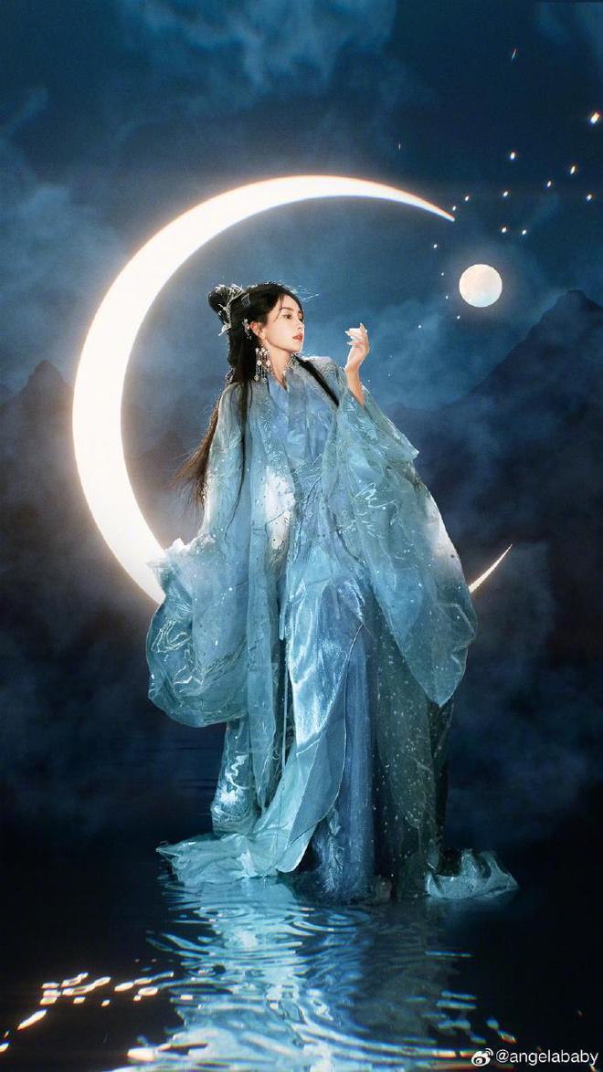 表态依旧是亲人后，黄晓明baby同时送中秋祝福，专注事业受期待