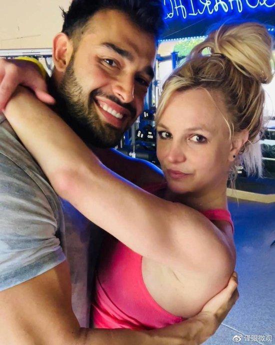 外媒曝布兰妮怀疑前夫与父亲合作 提供情报赚钱