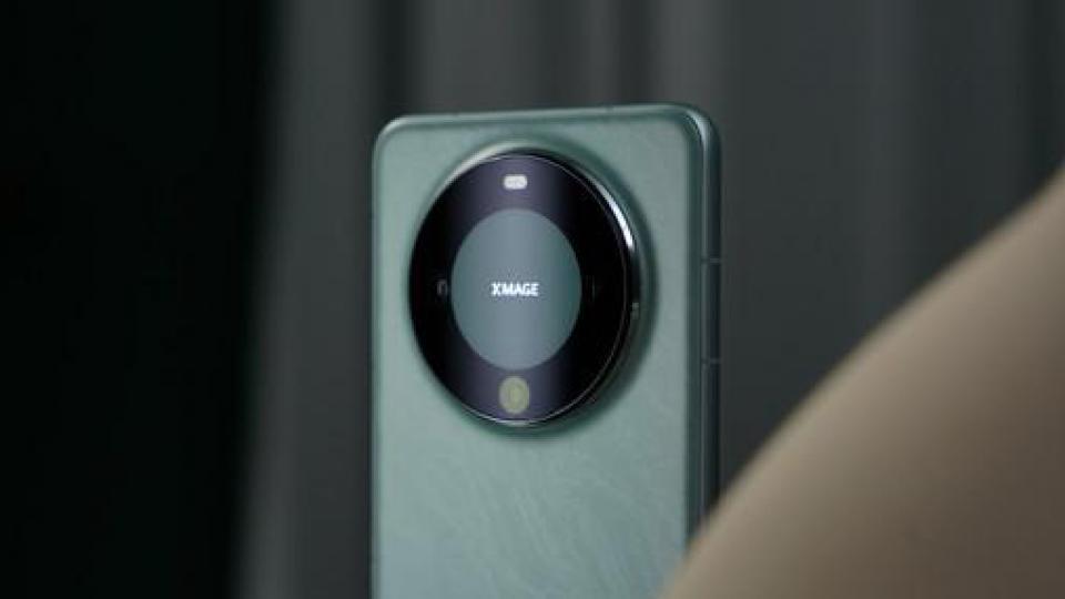 华为Mate60 Pro快速上手：手感很不Mate 但很遥遥领先