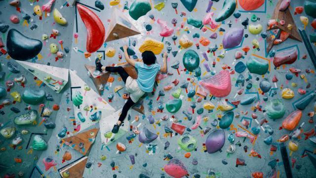 在上班和上头之间，年轻人选择上墙