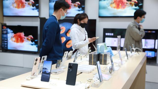 单店月亏20万，手机行业回暖成虚妄