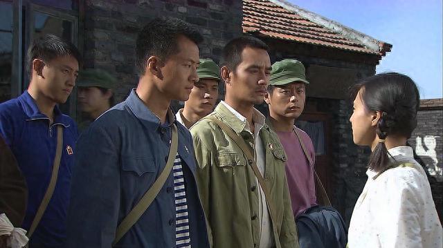 张晚意起球的衣领，打了多少国产剧“假穷人”的脸