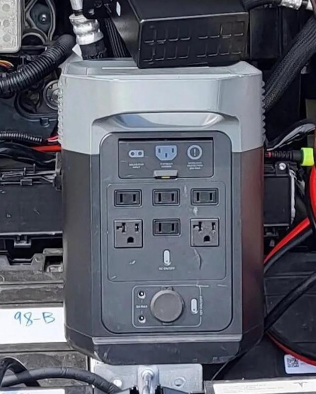 双电机版确认，特斯拉 Cybertruck 电动皮卡新特写照曝光