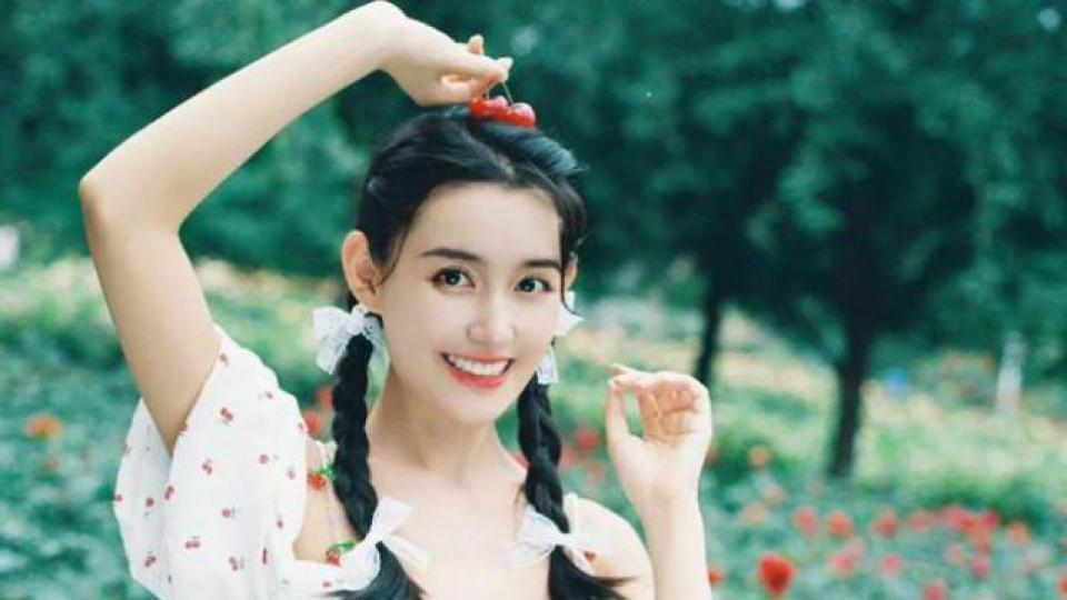 蒋依依偷漏税被罚238万！于正刚夸完她火速删博