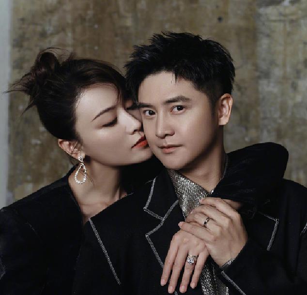 田亮女儿近照曝光，森碟高挑纤细成运动少女，踮脚搞怪超可爱