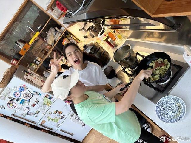 EllA龚玲娜游大理 游山玩水做饭品家常洗澡组友谊长存