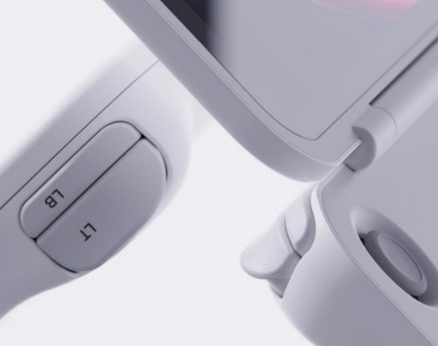 AYANEO FLIP 翻盖掌机亮相：时隔一年多改换造型，配有全键盘