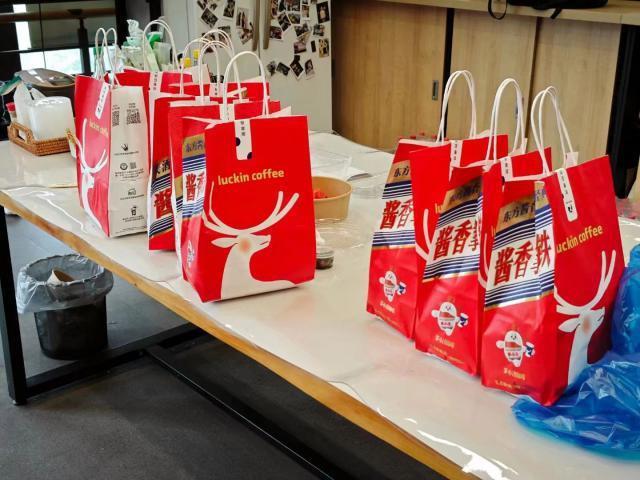 瑞幸们再这么玩下去，外国人也离酱香拿铁不远了。