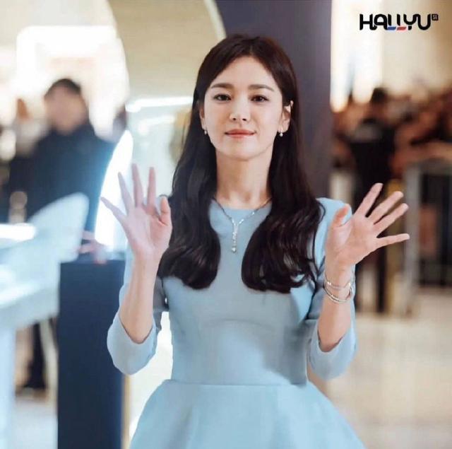 车银优晒与宋慧乔合影 二人此前曾传出恋爱绯闻