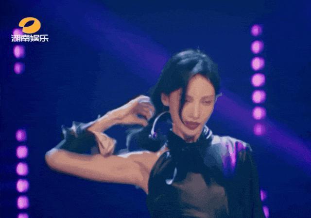 顶流小花折腰，而她暗搓搓飞升了？