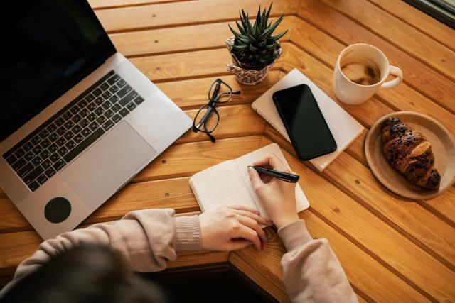 一台售价近万，狂遭疯抢卖断货：双减下的“学习机”，能撑起家长的希望吗？