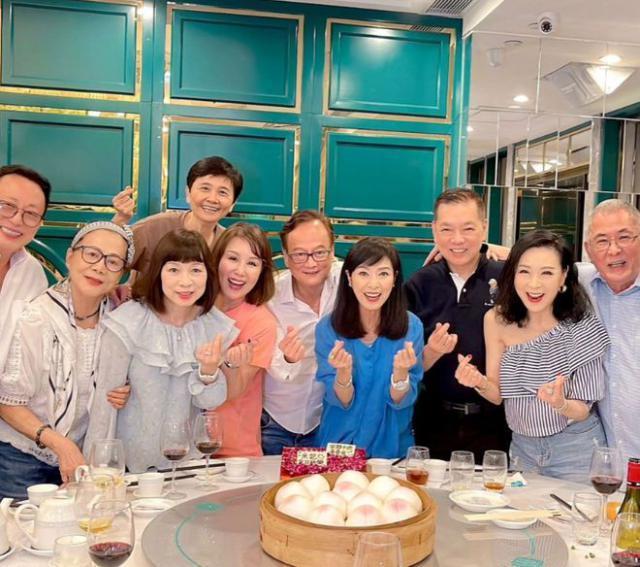 米雪庆祝68岁生日，容颜不老依旧美丽，如今仍单身一人