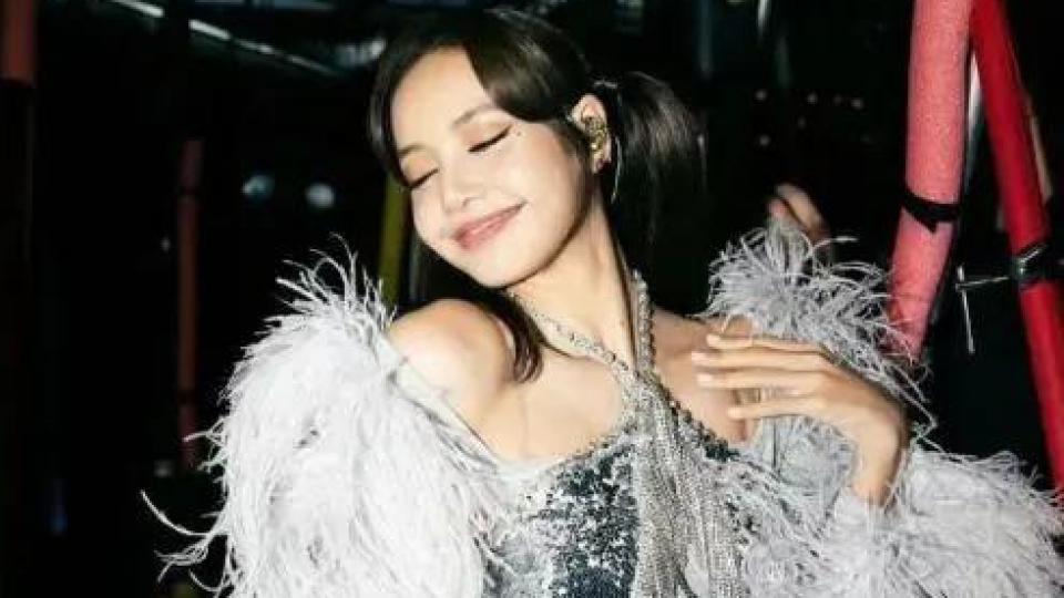 Lisa法国顶级夜总会将挑战酒杯脱衣舞，疯马秀经理回应