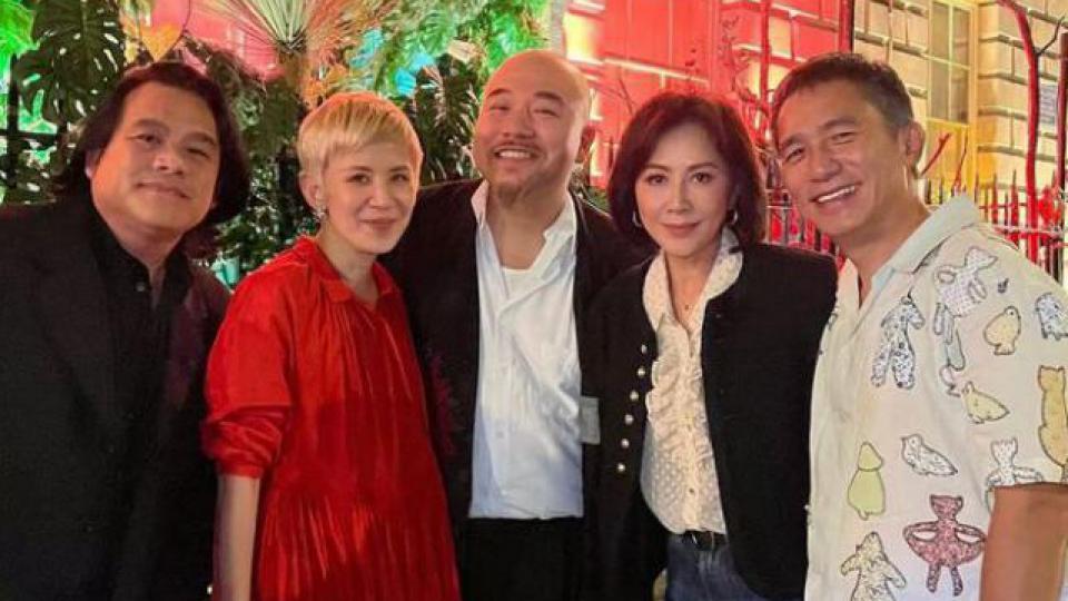 刘嘉玲梁朝伟与友人聚餐,吴君如金色短发气色好