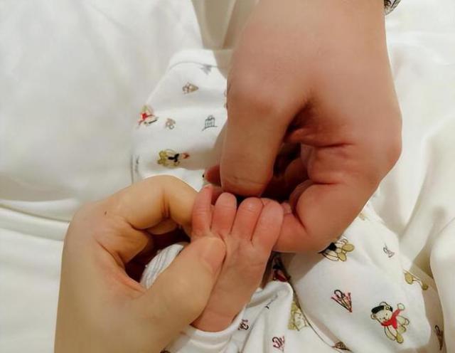 41岁任家萱官宣产子，换取“狠心的幸福”