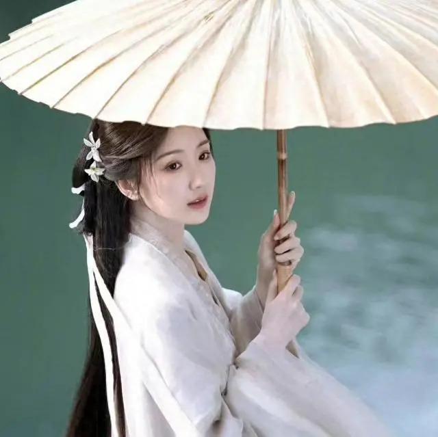 中秋晚会名单曝光，杨幂穿中式风格绝美，毛晓彤李沁同样抢镜