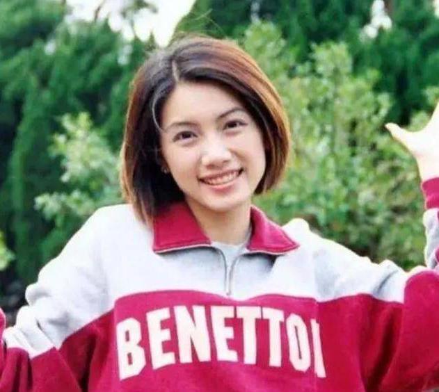 啊！她居然退圈了。